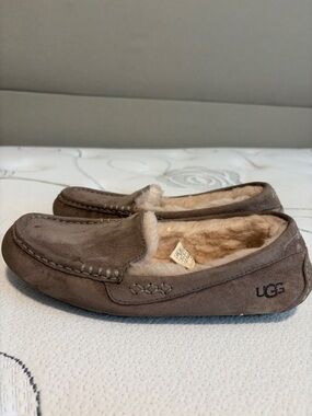 UGG Ansley sheepskin slippers in taupe